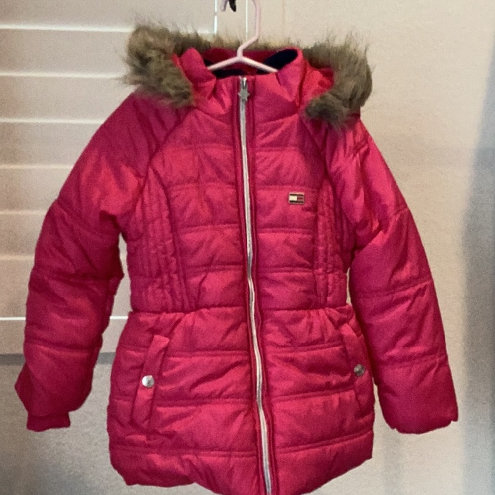 Tommy Hilfiger‎ Girls Puffer Jacket with hood, Size 5/6, good condition.